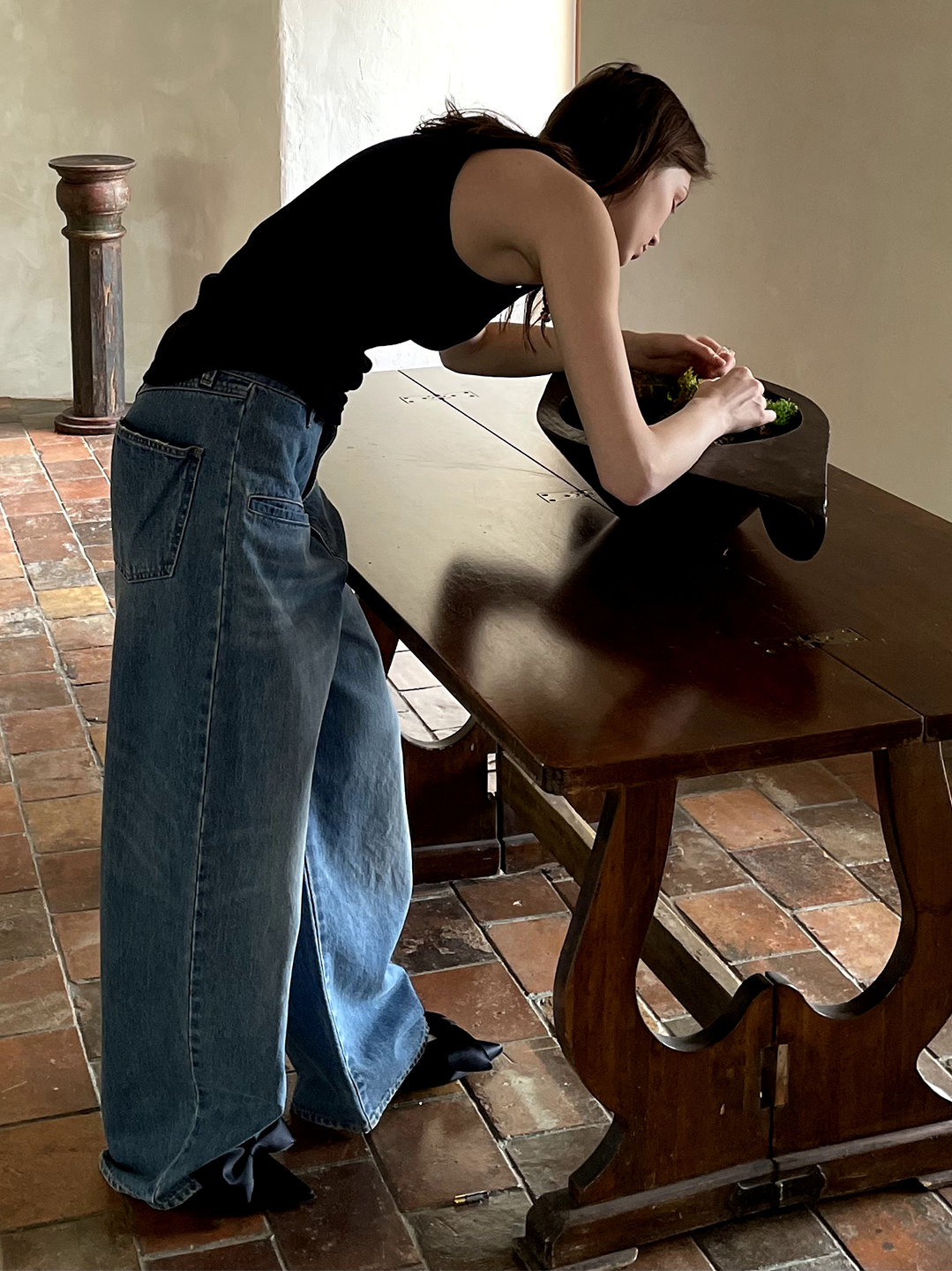 oversized straight-leg jeans