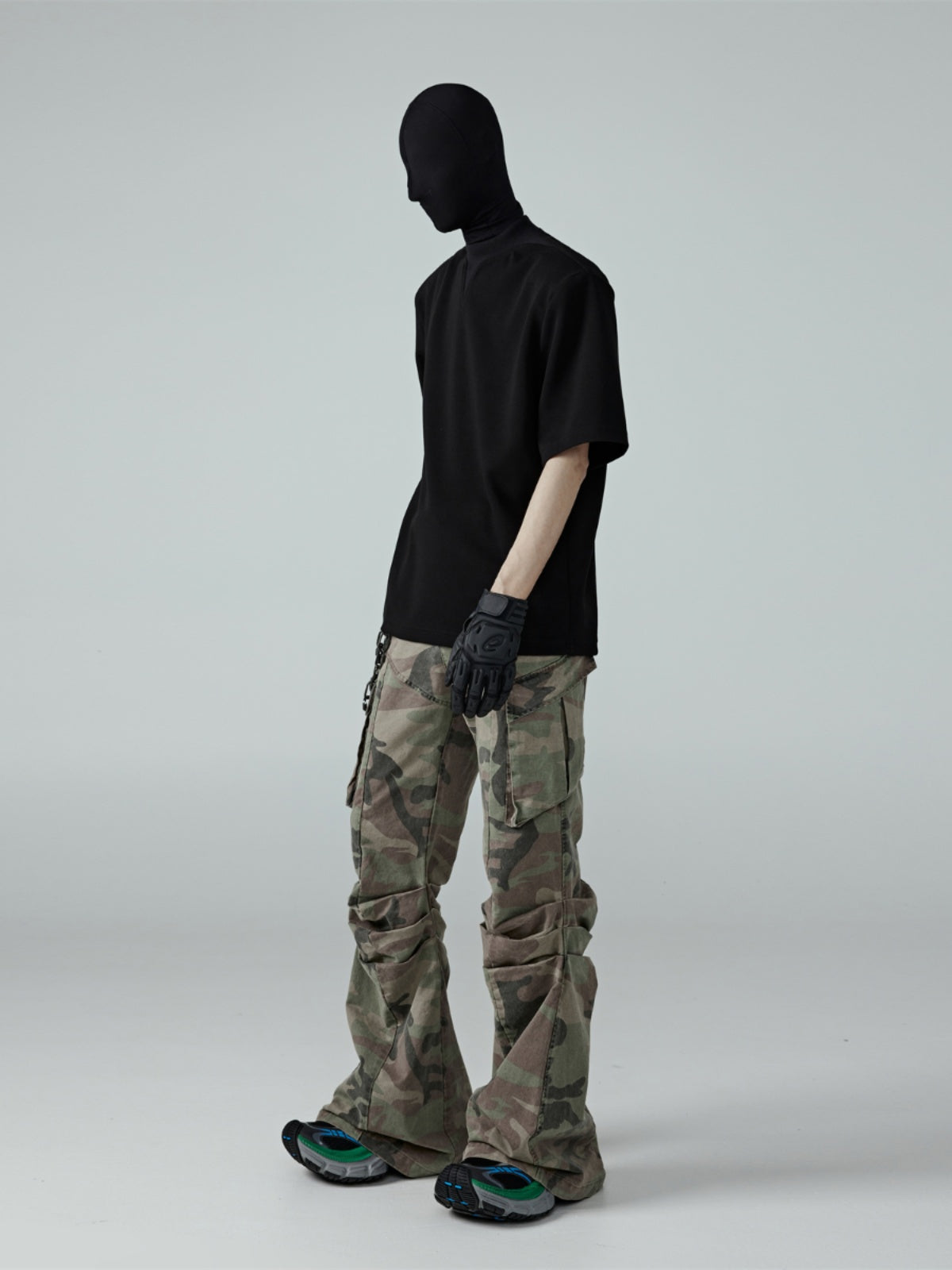 Detachable shoulder V-neck